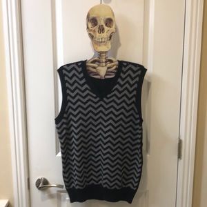 Club Monaco Men’s XS Black and Gray Chevron Vest